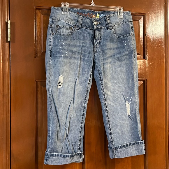 Mudd Size 7 Crop Jeans - Picture 1 of 4